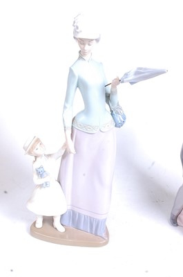 Lot 38 - A Lladro Spanish porcelain figure group of a...