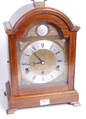 Lot 37 - A 20th century mahogany cased bracket clock,...
