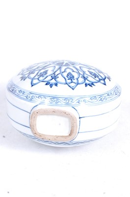 Lot 42 - A Chinese export blue and white glazed...