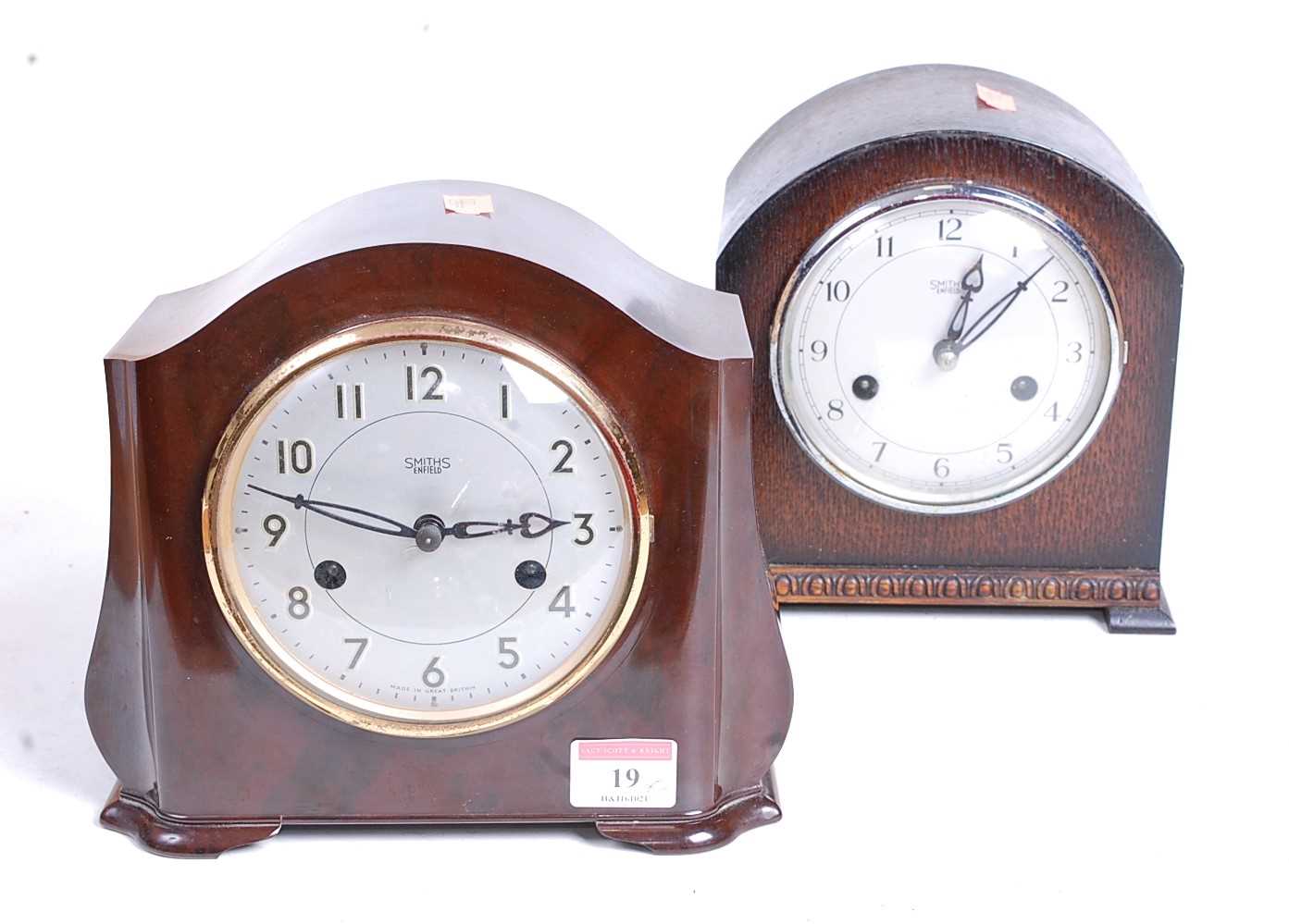 Lot 19 - A 1930s bakelite cased eight-day mantel clock,...