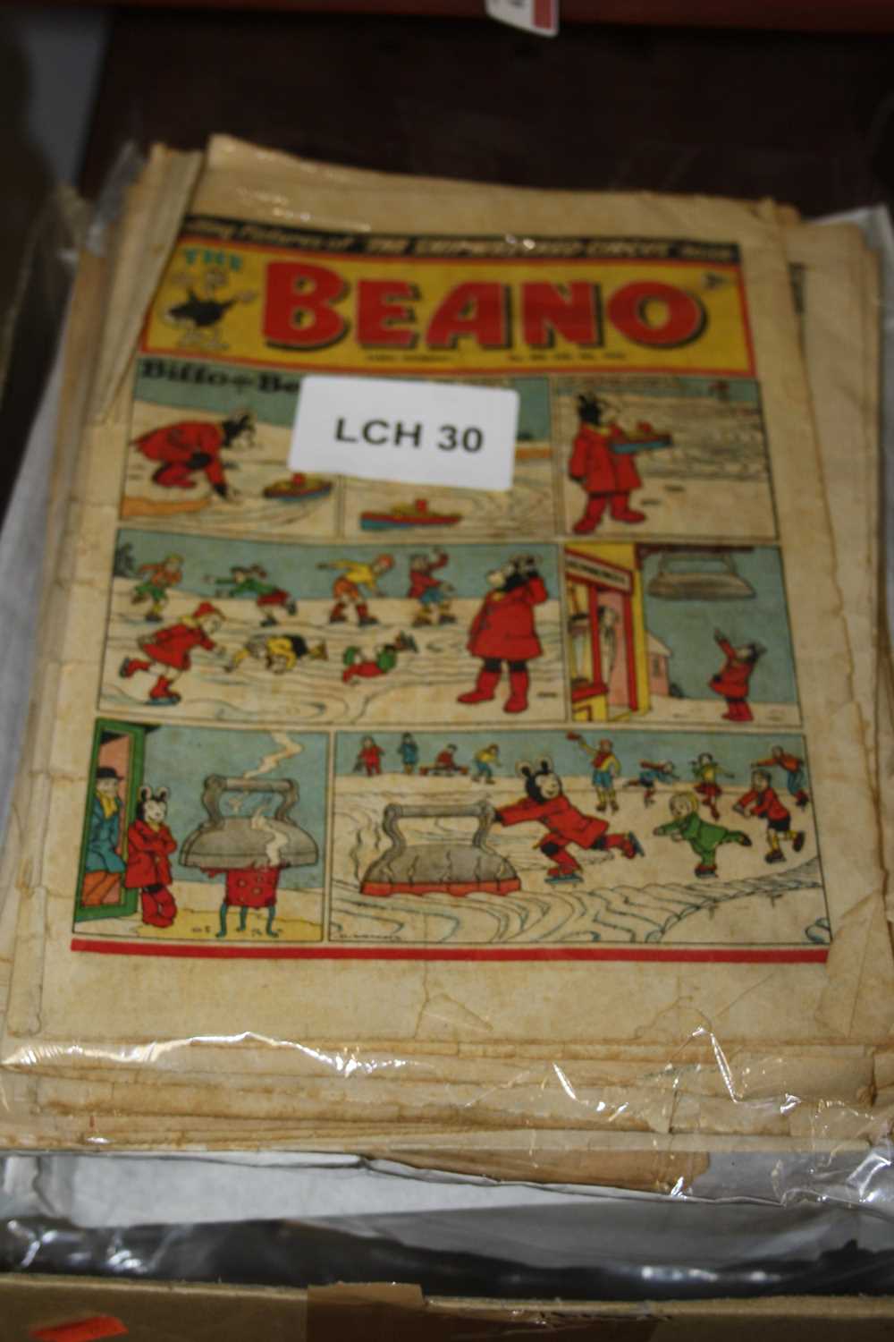 Lot 66 - A collection of various comics and magazines...