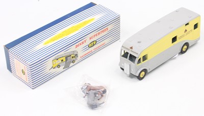 Lot 1709 - Dinky Supertoys 979 Racehorse transporter in...