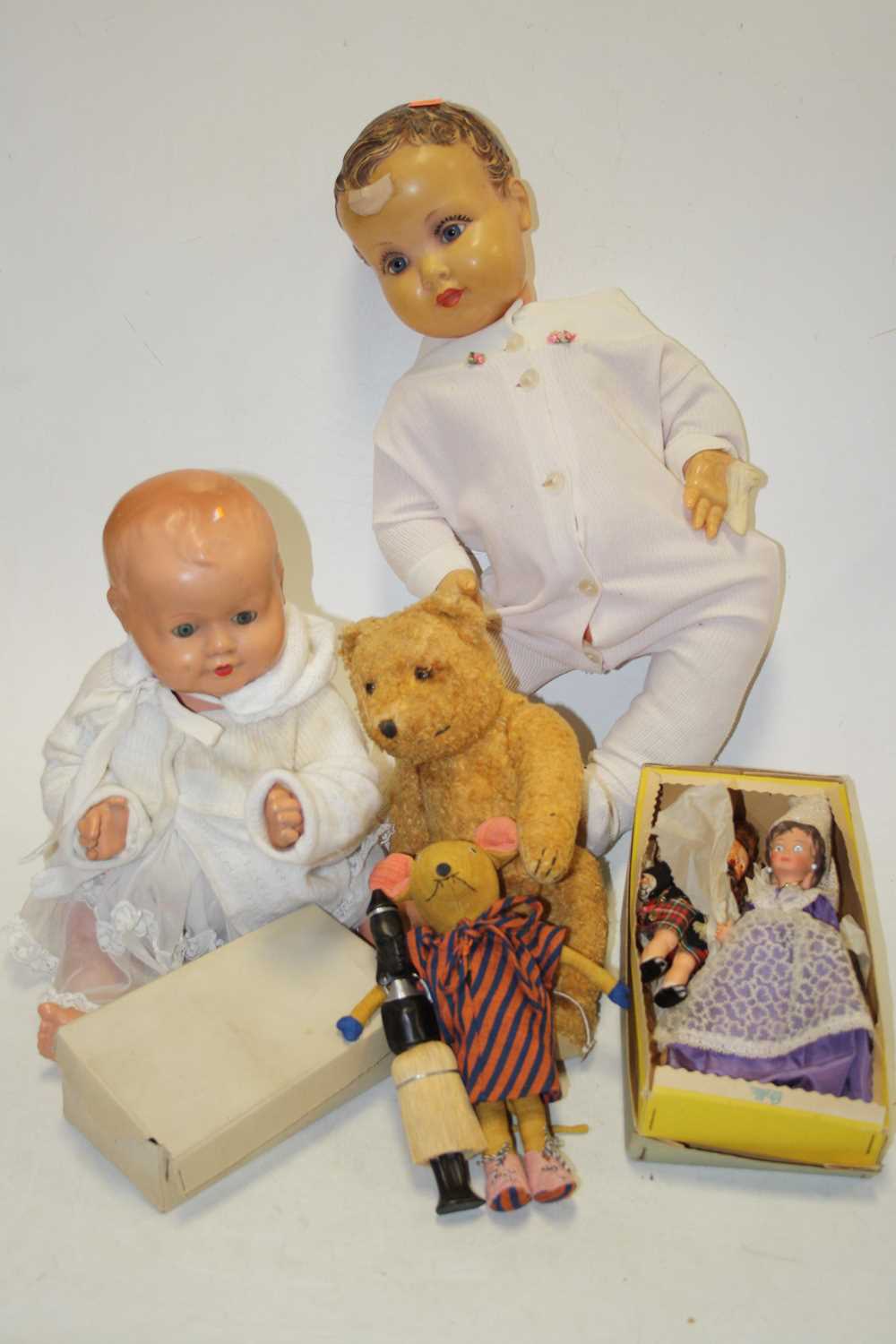 Lot 92 - A collection of childrens dolls and animals,...