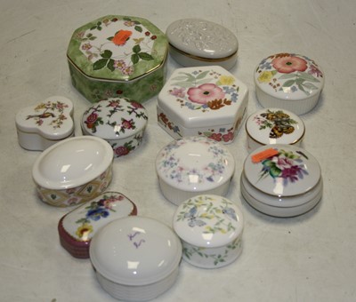 Lot 129 - A box of various porcelain and trinket jars...