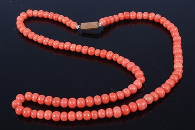 Lot 2695 - A beaded coral single string necklace having...