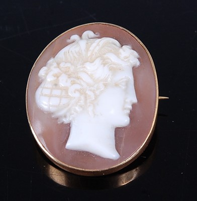 Lot 2645 - A yellow metal oval carved shell cameo brooch,...