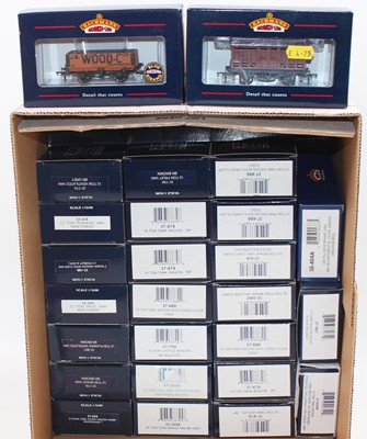 Lot 471 - 27 boxed Bachmann 00 Gauge Wagons and Rolling...