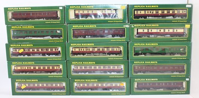 Lot 472 - 15 various boxed Replica Railways 00 Gauge...