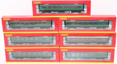 Lot 476 - 7 boxed Hornby 00 Gauge Southern Region...