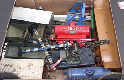 Lot 204 - Tray of various mainly Hornby items all...