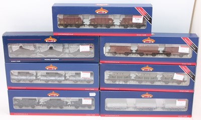 Lot 719 - Bachmann Branchline 7 sets of 3 wagons,...