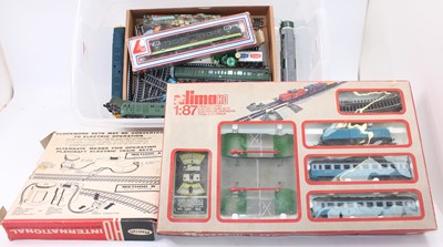 Lot 752 - Lima 1:87 diesel D 8915 set with 2 coaches,...