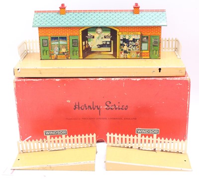 Lot 225 - 1930-2 Hornby No.2 Station ‘Windsor’ yellow...