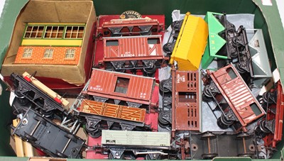 Lot 233 - A collection of post-war Hornby O gauge items...