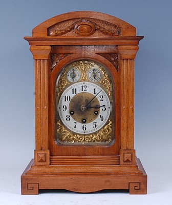 Lot 2558 - A circa 1900 walnut cased bracket clock,...