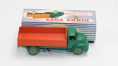 Lot 1718 - Dinky Toys 418, Comet Wagon with hinged...