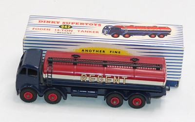 Lot 1720 - Dinky Toys No. 942 Foden 14 Ton 'Regent'...