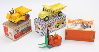 Lot 1758 - 3 Dinky Toys boxed commercial vehicles to...