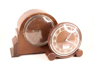 Lot 18 - A 1950s oak cased mantel clock, having a...