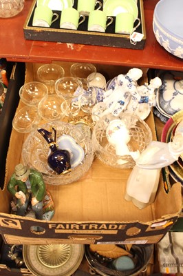 Lot 56 - A box of miscellaneous china and glassware, to...