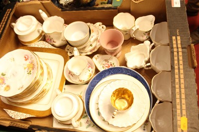 Lot 61 - A box of miscellaneous china, to include...