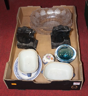 Lot 76 - A box of miscellaneous china and glassware, to...