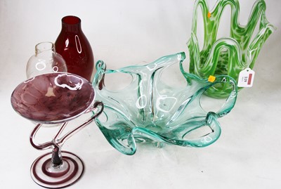Lot 119 - A small collection of glassware, to include...