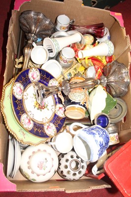 Lot 168 - A box of miscellaneous items to include a...