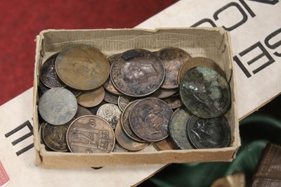 Lot 179 - A box of miscellaneous items, to include a...