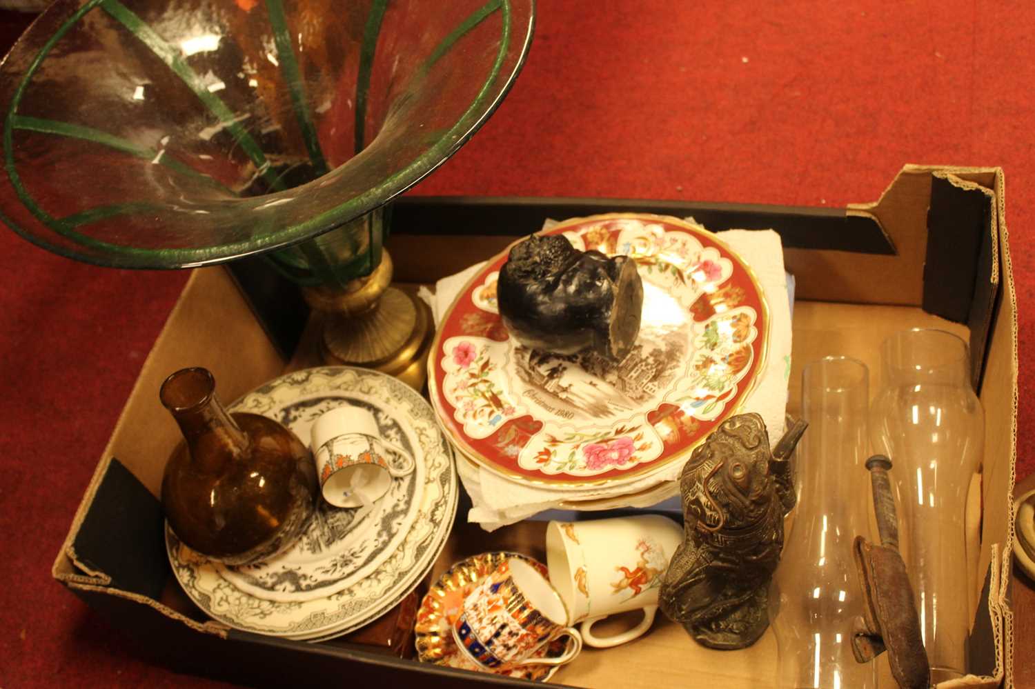 Lot 180 - A box of miscellaneous items, to include glass...