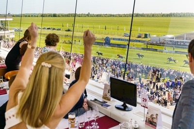 Lot 124 - Newmarket Race Course VIP Experience for 4 in...