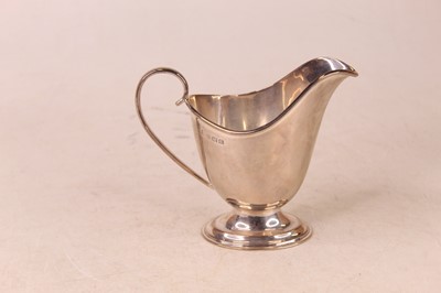 Lot 252 - A George V silver cream jug, of helmet shape,...