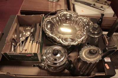 Lot 267 - A box of miscellaneous metalware, to include a...