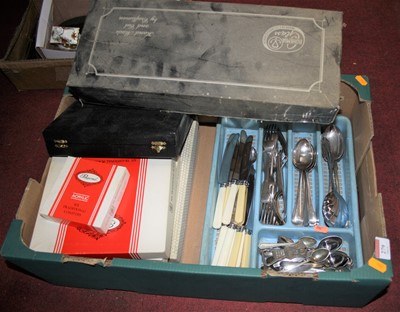 Lot 279 - A box of miscellaneous items, to include a set...