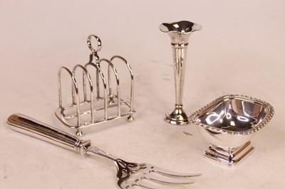 Lot 291 - A George V silver four-division toast rack,...