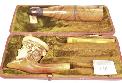 Lot 320 - An early 20th century Meerschaum pipe head...
