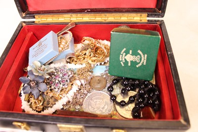 Lot 327 - A leather clad jewellery box and contents, to...
