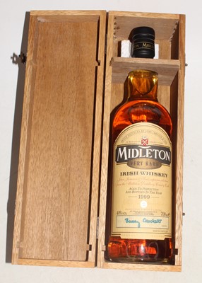 Lot 1422 - Midleton very rare Irish whiskey, bottled 1999,...