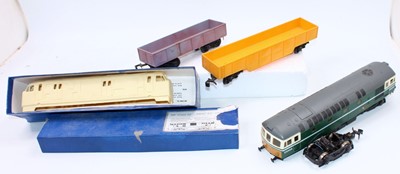Lot 380 - Small tray containing O gauge items: Steve...