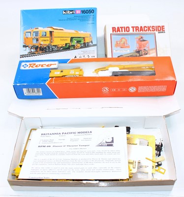 Lot 772 - Various items all concerning track and...