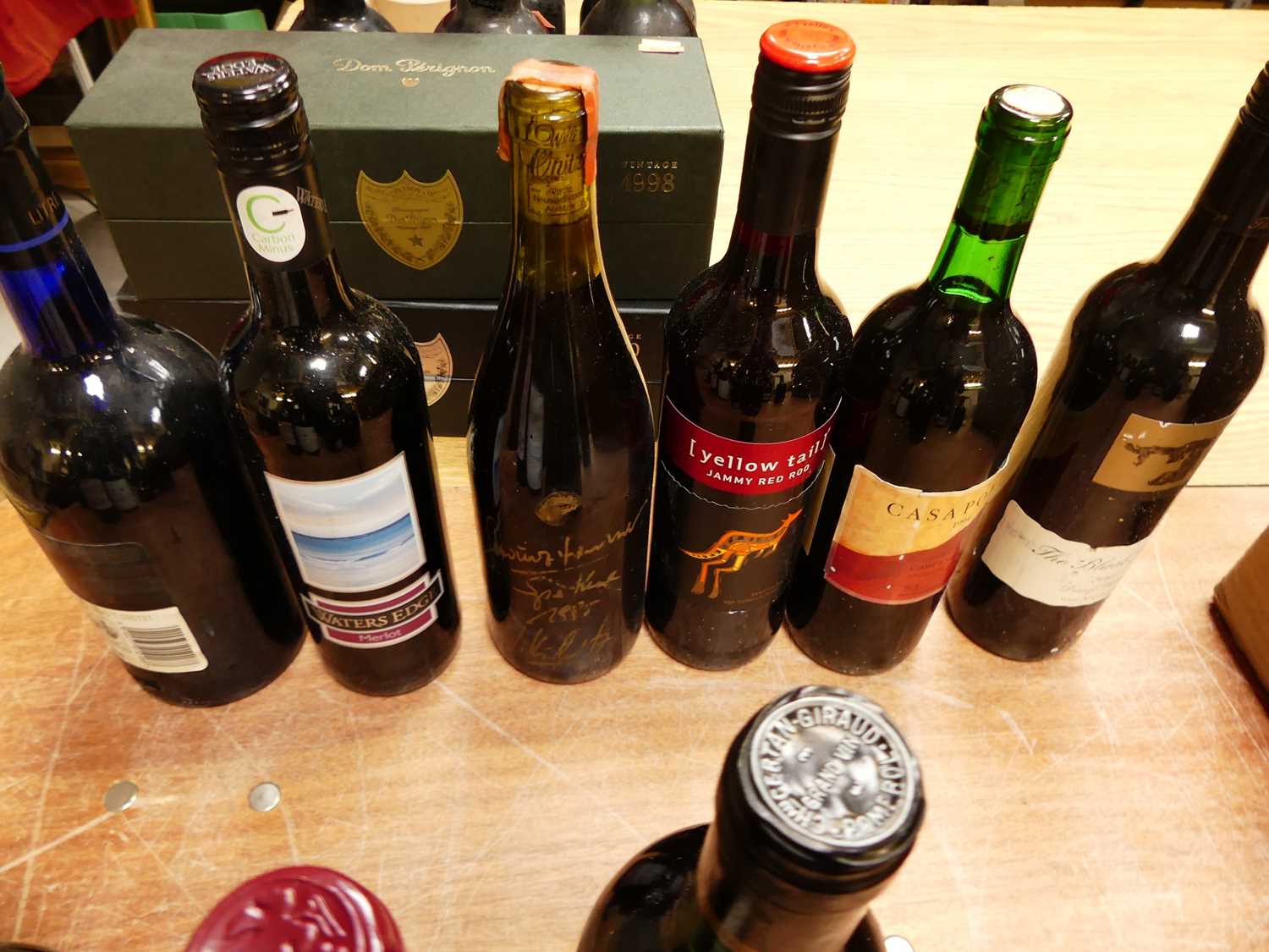 Lot 1076 - Assorted red wines, largely being table wines,...