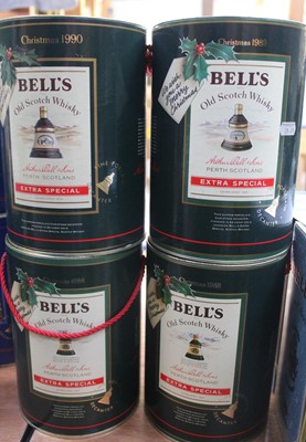 Lot 1452 - Ten Bell's Old Scotch whisky Christmas...
