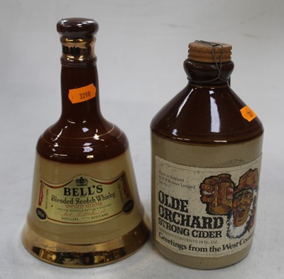Lot 1538 - Bell's blended Scotch whisky decanter, 37.5cl,...