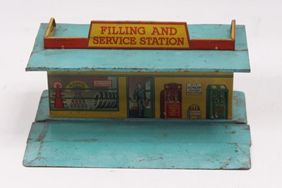 Lot 1688 - A Dinky Toys No. 48 pre-war filling and...