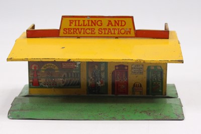 Lot 1017 - Dinky Toys pre-war No. 48 Petrol Station...