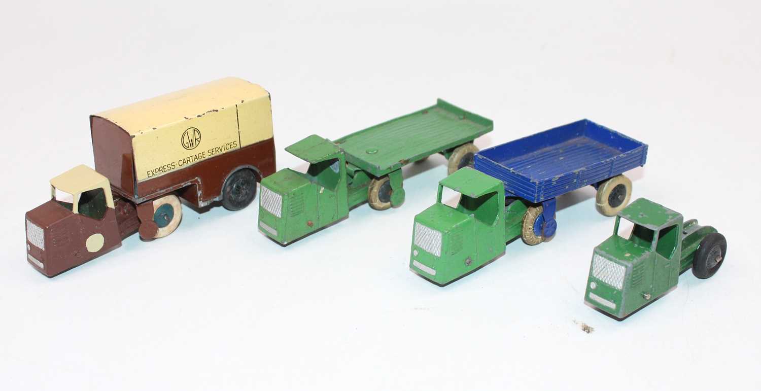 Lot 1024 - Dinky Toys 33 series group containing various...