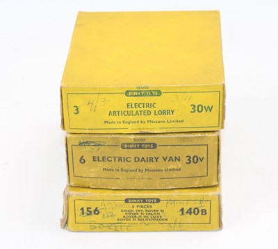 Lot 1031 - 3 Dinky Toys original empty trade boxes to...