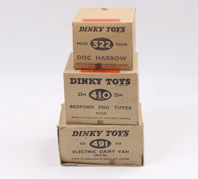 Lot 1034 - 3 Dinky Toys original empty trade boxes to...