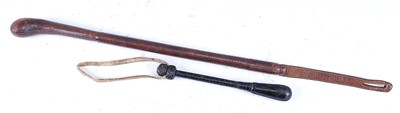 Lot 293 - An early 20th century beagle/kennel whip,...