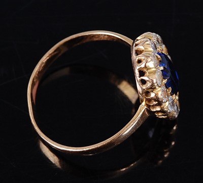 Lot 2379 - A yellow metal sapphire oval cluster ring,...
